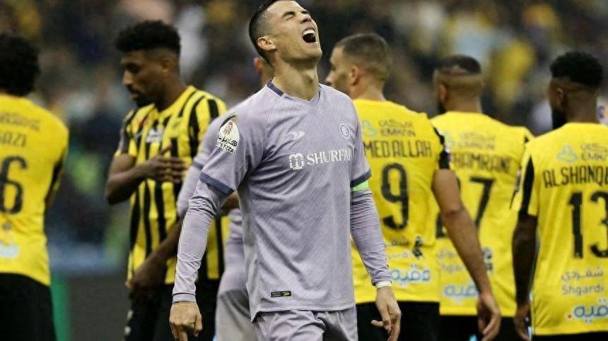 半岛体育官网-费迪南德点出C罗在沙特的最大心魔：无冠恐成职业生涯遗憾